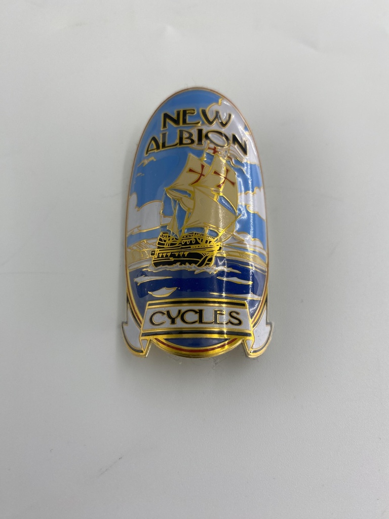[NP076] New Albion Head Badge